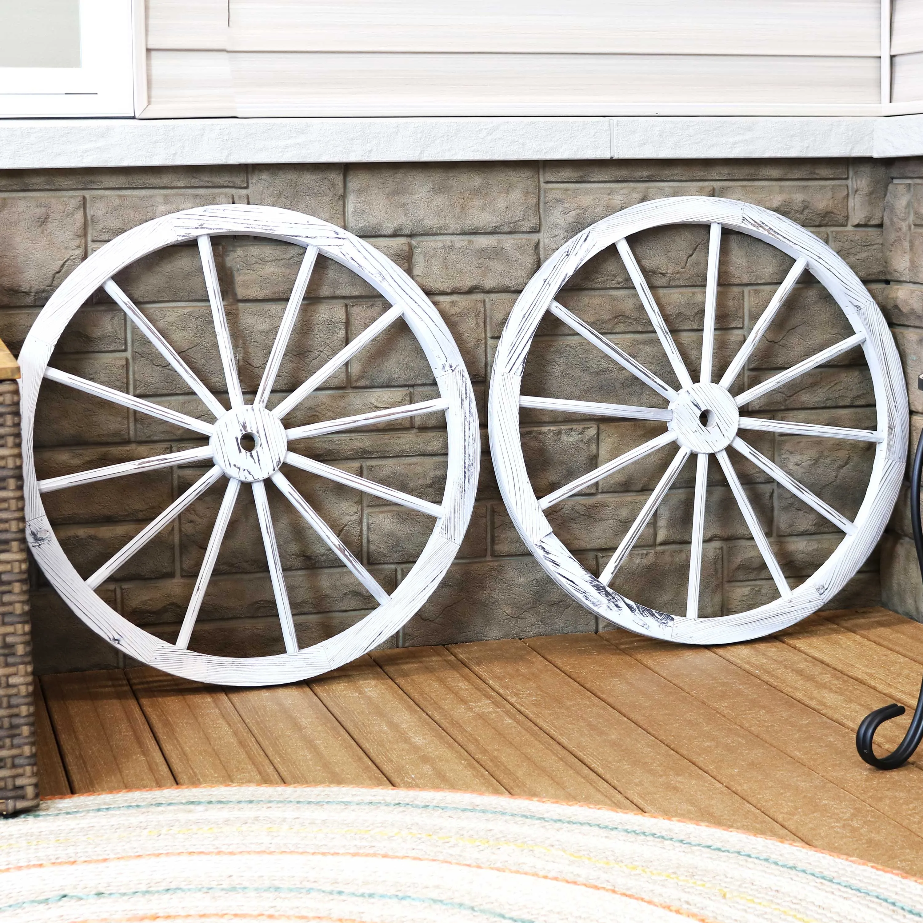 Sunnydaze Decorative Rustic Wooden Wagon Wheel